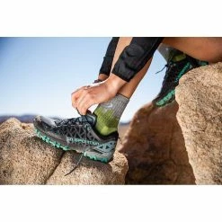 Darn Tough Clothing Treeline Micro Crew Midweight W/ Cushion | Women's