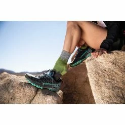 Darn Tough Clothing Treeline Micro Crew Midweight W/ Cushion | Women's